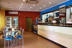 Bar (in der Unterkunft)