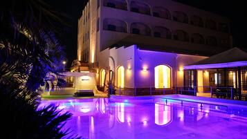 Outdoor pool, a rooftop pool, open 9:00 AM to 7:00 PM, pool loungers