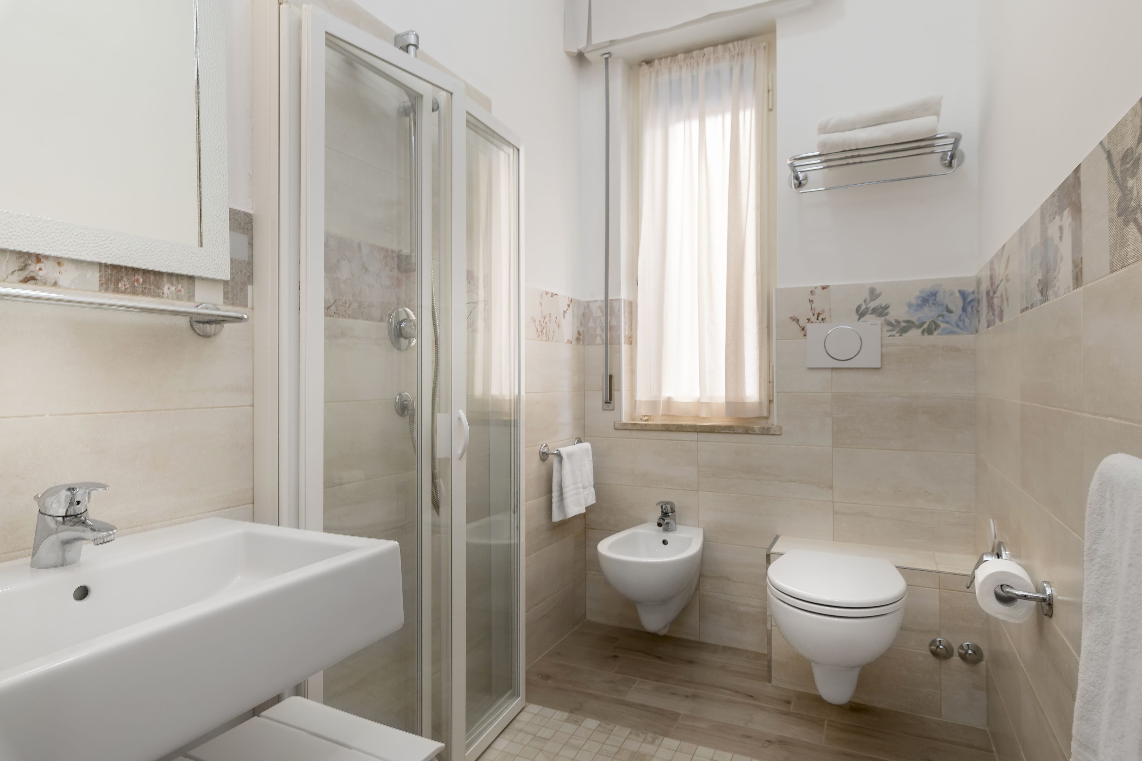 comfort twin room | 1 bedroom, in-room safe, desk, laptop workspace