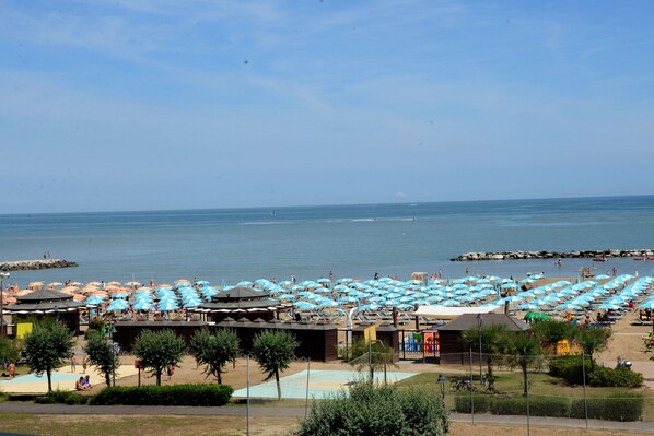 Comfort tweepersoonskamer, terras, uitzicht op zee | Uitzicht op strand/zee