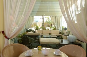 Lobby lounge