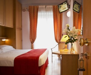 Literie de qualité supérieure, coffres-forts dans les chambres, bureau