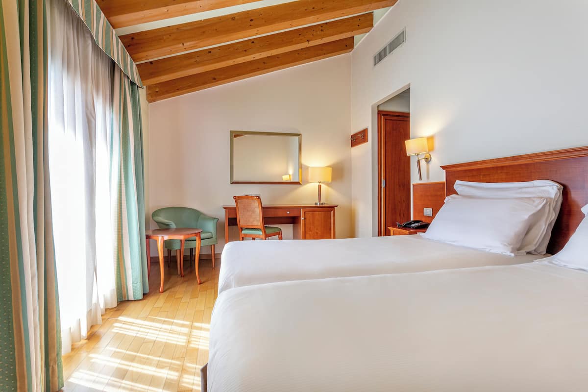 Rom – comfort, 1 kingsize-seng, ikke-røyk | Sengetøy av topp kvalitet, dundyner, minibar og safe på rommet