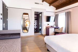 Superior Room, 1 King Bed, Non Smoking (with Single Sofabed) | Premium bedding, down comforters, minibar, in-room safe - Best Western Titian Inn Hotel Treviso (Silea)