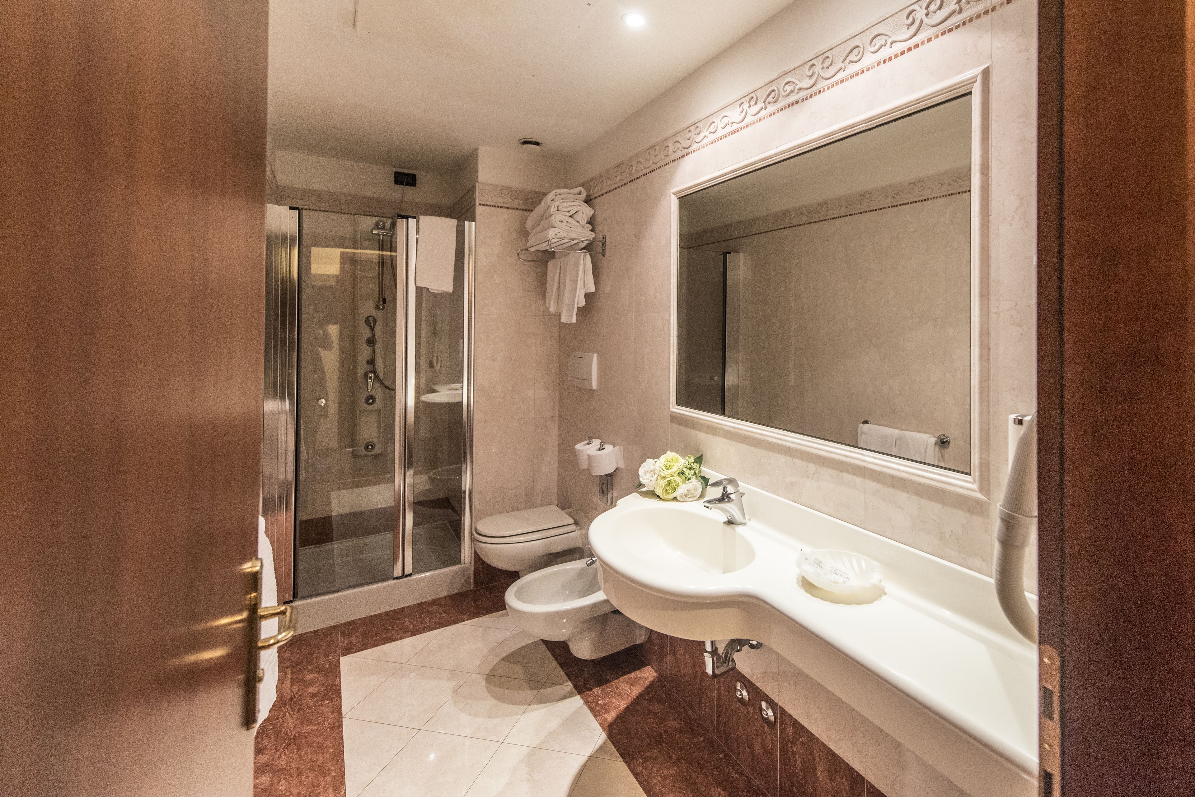 junior suite | bathroom | shower, free toiletries, hair dryer, bidet