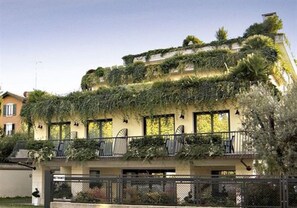 Front of property - Admiral Hotel Villa Erme (Desenzano del Garda)