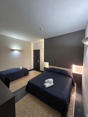 Chambre triple exécutive | 1 chambre, coffre-fort, bureau, rideaux d’obscurcissement