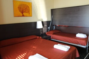 In-room safe, desk, blackout drapes, WiFi - Hotel Palace (Varazze)