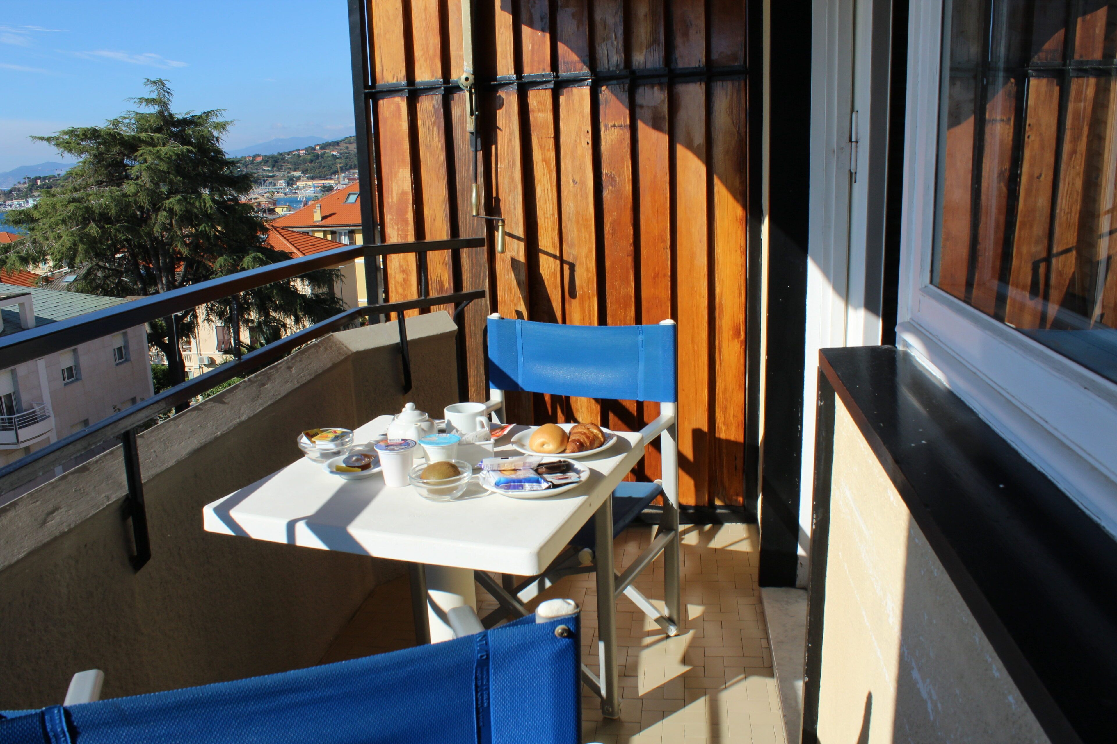 Camera Superior con letto matrimoniale o 2 letti singoli, vista mare | Balcone