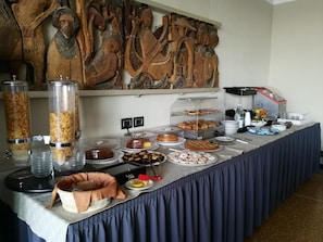 Breakfast, lunch, dinner served; garden views