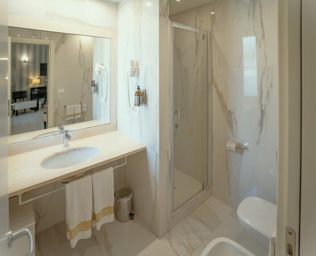 economy double or twin room | bathroom | rainfall showerhead, free toiletries, hair dryer, bidet