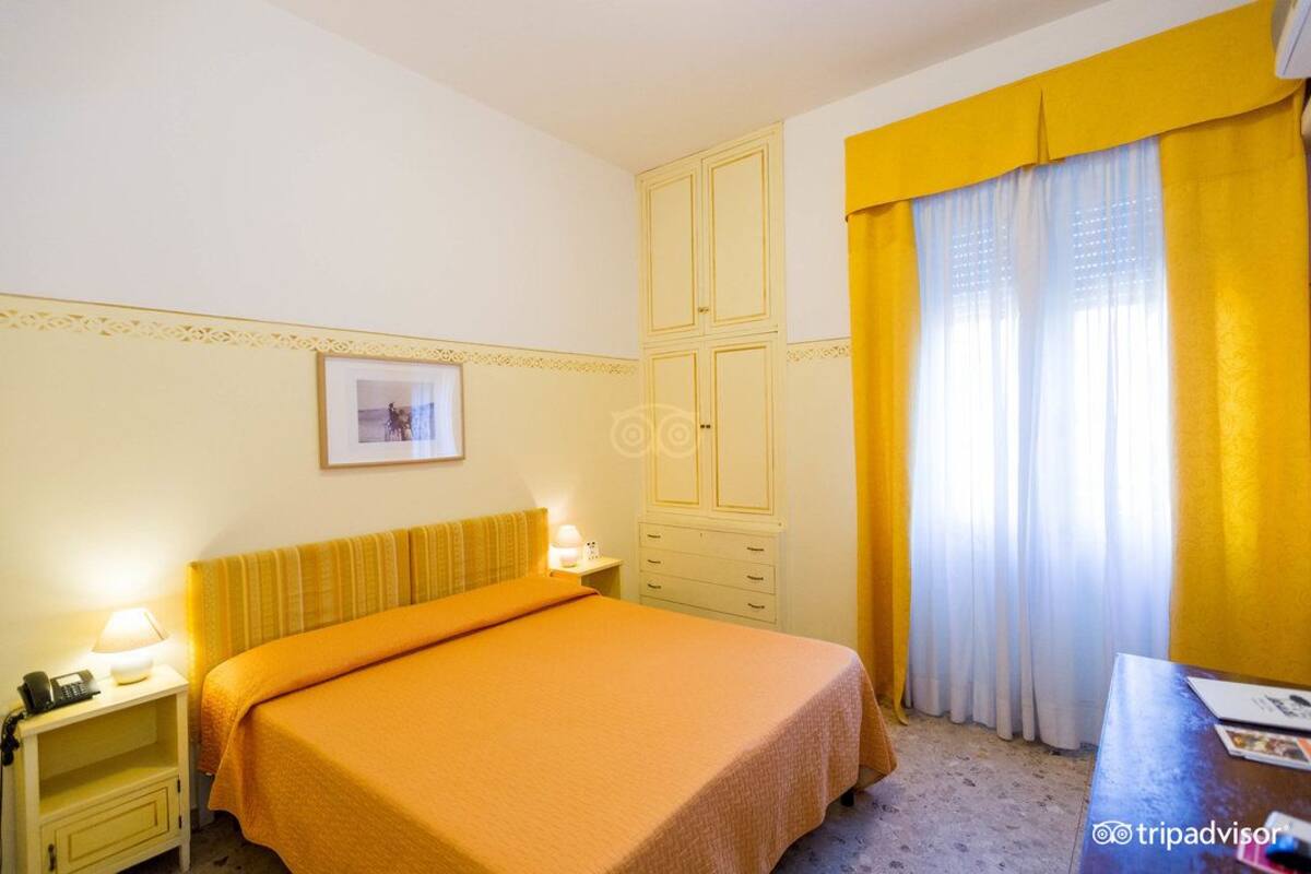 Double Room Single Use | Peti besi dalam bilik, meja, seterika/papan seterika