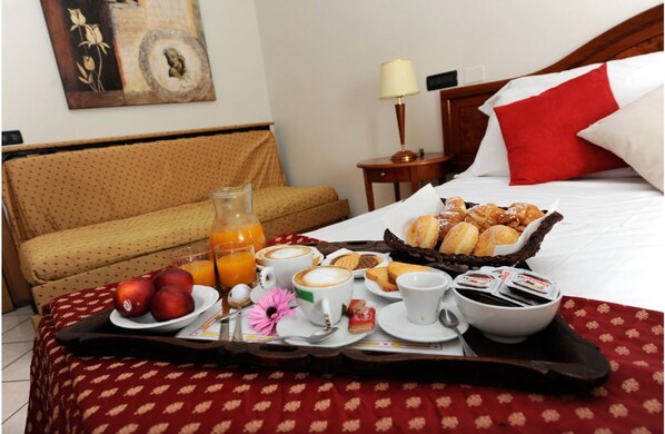 Free buffet breakfast 