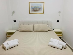 Zimmer | Daunenbettdecken, Minibar, Zimmersafe, Schreibtisch