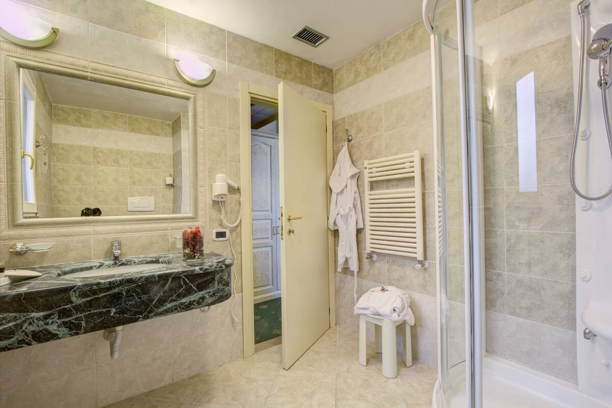 superior double room (jetted shower) | bathroom | free toiletries, hair dryer, slippers, bidet