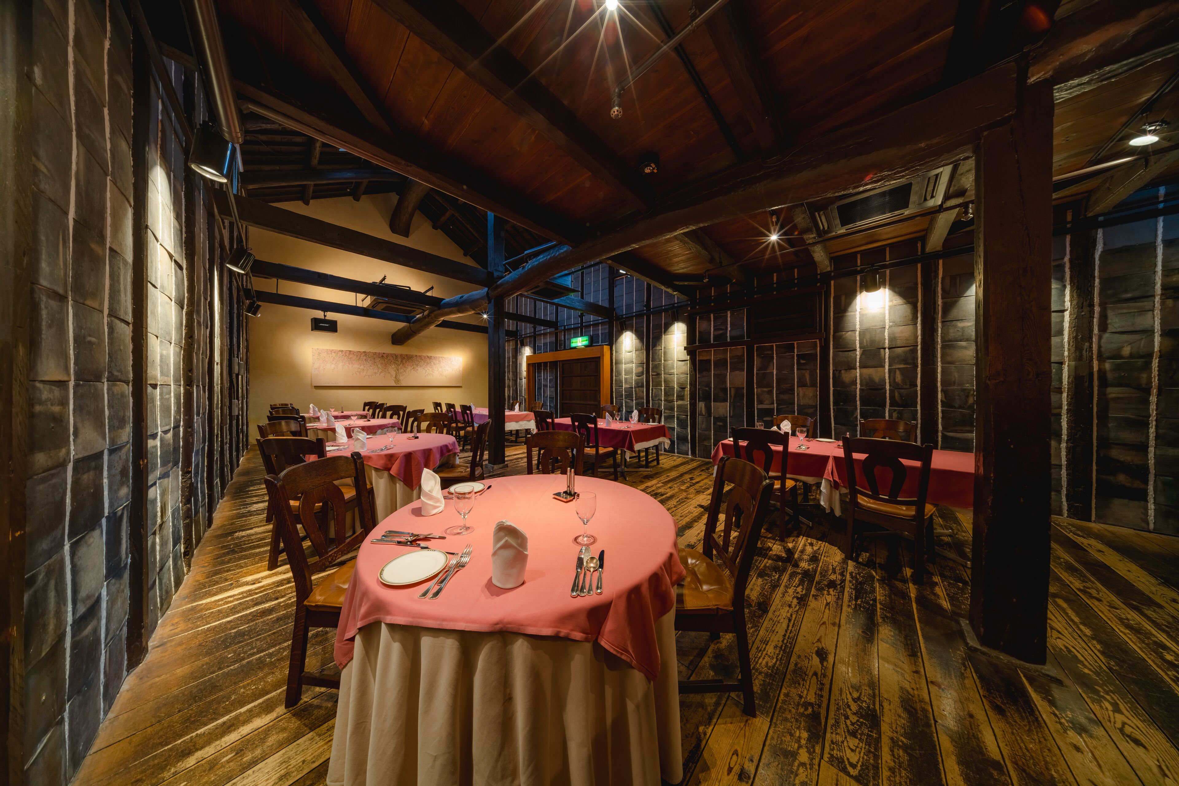 2 restaurants, breakfast, lunch, dinner served; french cuisine