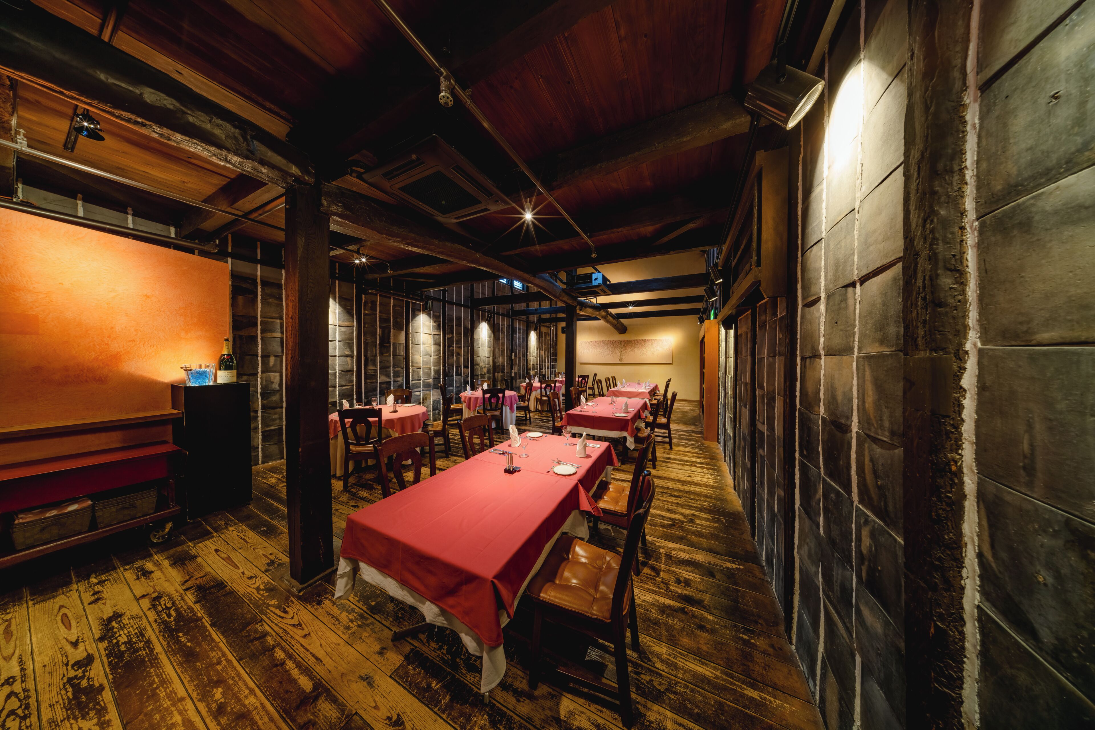 2 restaurantes; se sirven desayunos, comidas y cenas
