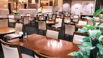 Daily buffet breakfast for a fee