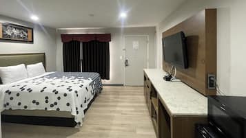 Suite, 1 Queen Bed, Non Smoking | Iron/ironing board, free WiFi, bed sheets