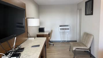 Suite, 1 Queen Bed, Non Smoking