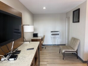 Suite, 1 cama de matrimonio, no fumadores | Tabla de planchar con plancha, wifi gratis, ropa de cama