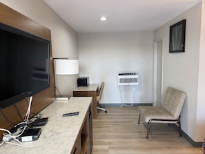 Phòng Suite, 1 giường cỡ queen, không hút thuốc | Bàn ủi/dụng cụ ủi quần áo, truy cập Internet không dây miễn phí