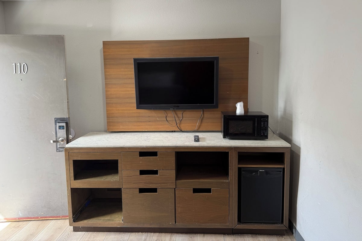 Room, 2 Queen Beds, Non Smoking | Iron/ironing board, free WiFi, bed sheets