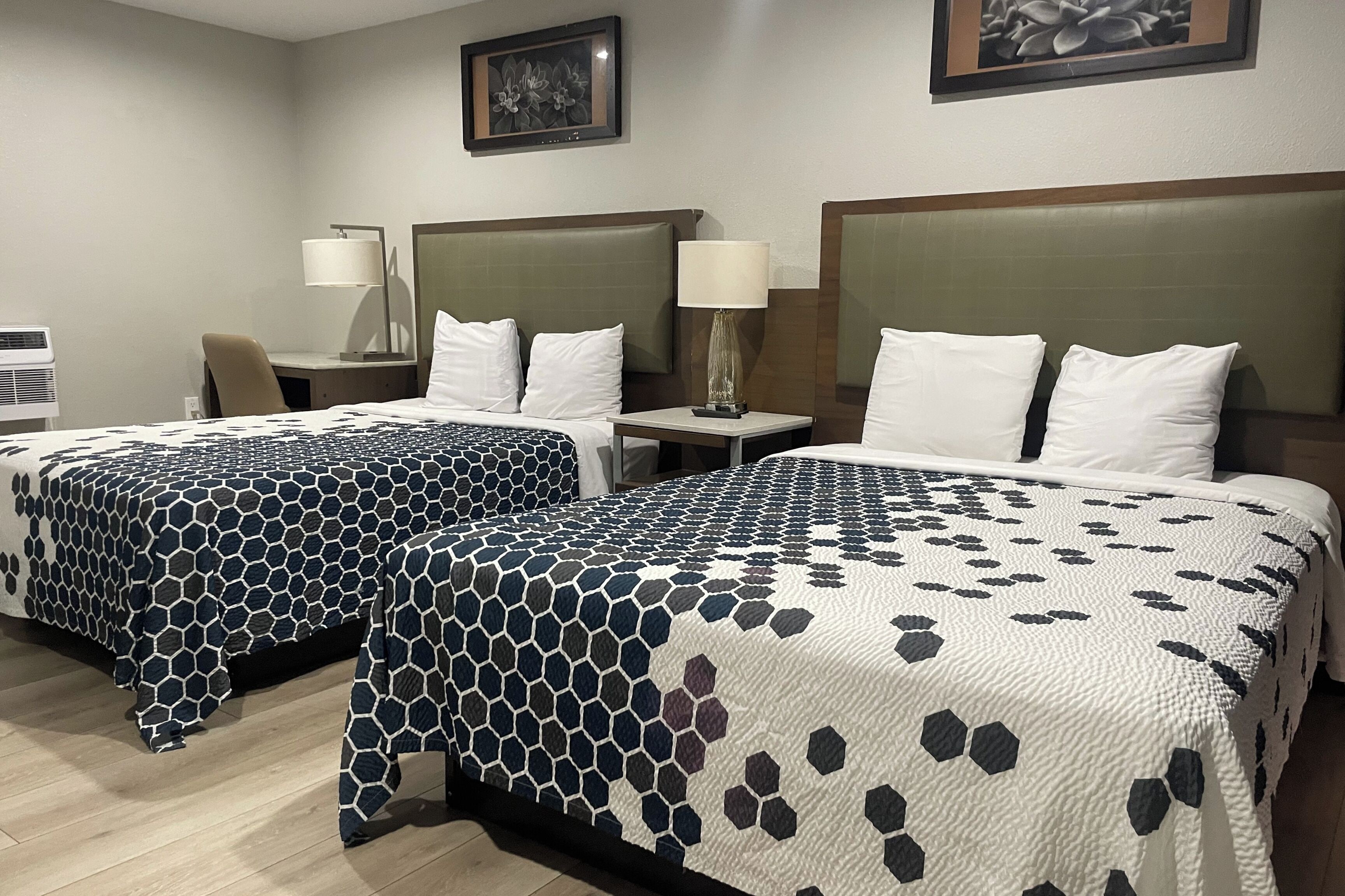 Kamer, 2 queensize bedden, niet-roken | Een strijkplank/strijkijzer, gratis wifi, beddengoed