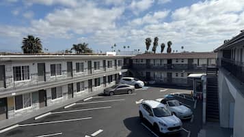 Tempat letak kenderaan sendiri percuma