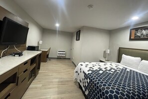 ห้องสวีท, เตียงควีนไซส์ 1 เตียง, ปลอดบุหรี่ | เตารีด/โต๊ะรีดผ้า, Wi-Fi ฟรี, ผ้าปูที่นอน