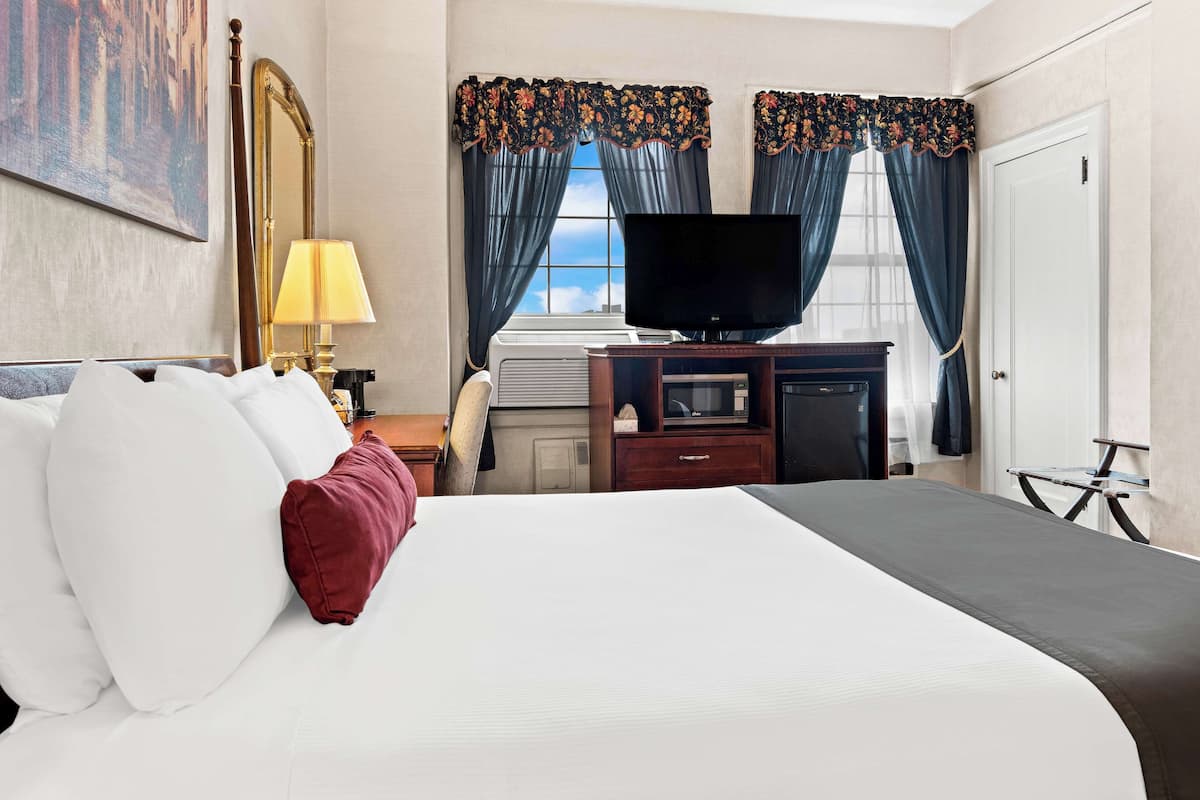 in-room safe, individually decorated, individually furnished