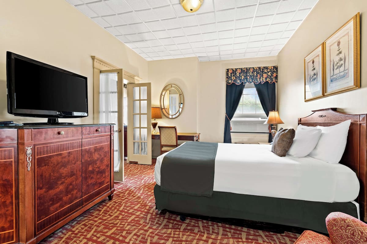 in-room safe, individually decorated, individually furnished