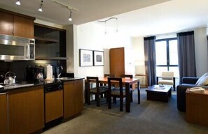Standard Room, 1 Bedroom | Private kitchen | Microwave, coffee/tea maker
