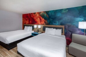 Habitación, 2 camas de matrimonio, no fumadores | Ropa de cama de alta calidad, escritorio, tabla de planchar con plancha