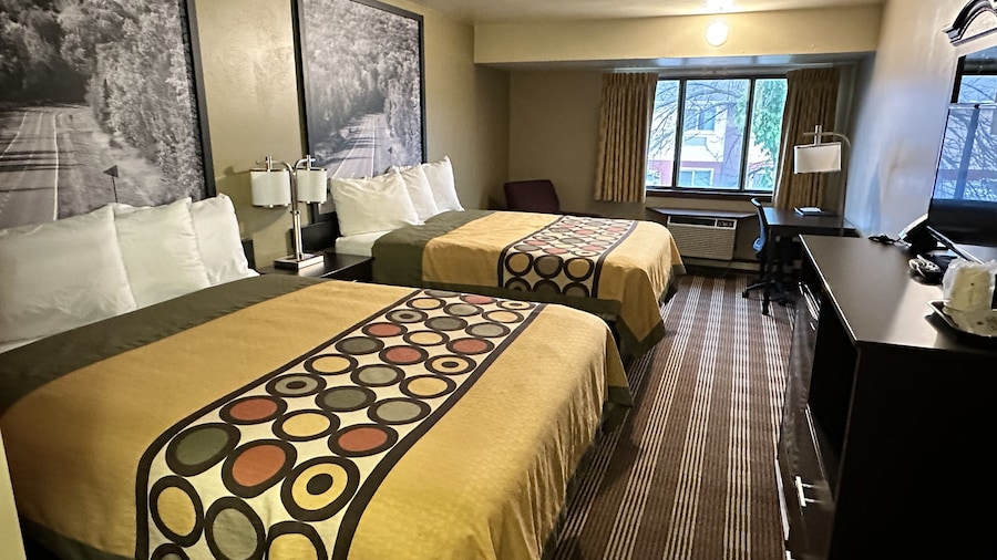 Super 8 by Wyndham Eau Claire WI