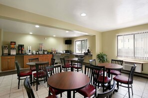 Restaurant - Super 8 by Wyndham Eau Claire WI (Eau Claire)