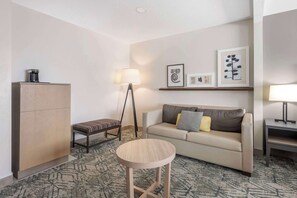 Suite estudio, 1 cama de matrimonio grande con sofá cama, no fumadores | Ropa de cama de alta calidad y escritorio