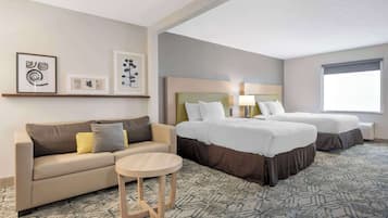 Suite estudio, varias camas, para no fumadores | Ropa de cama de alta calidad y escritorio