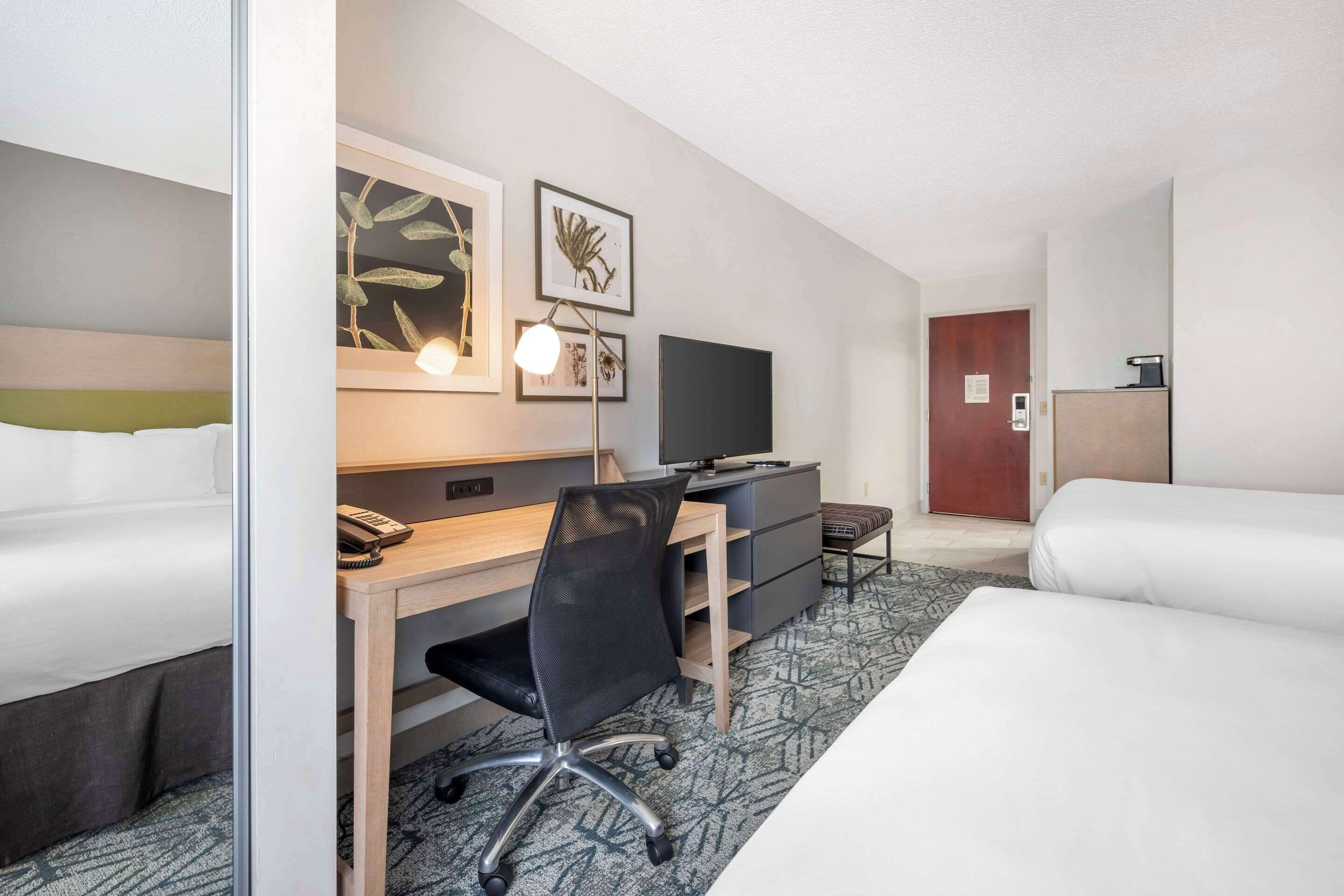 Room, 2 Queen Beds, Non Smoking