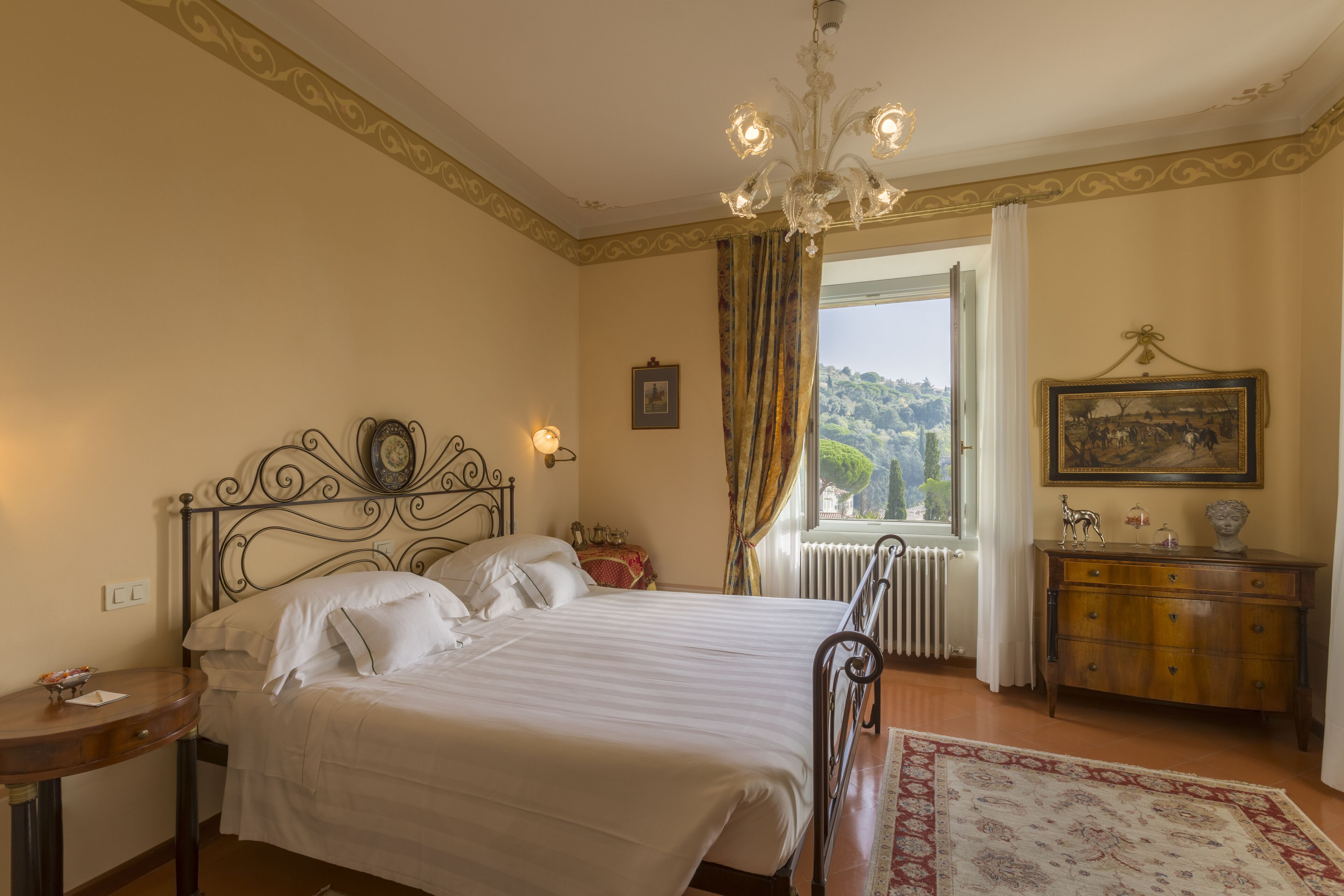 Ropa de cama de alta calidad y minibar 