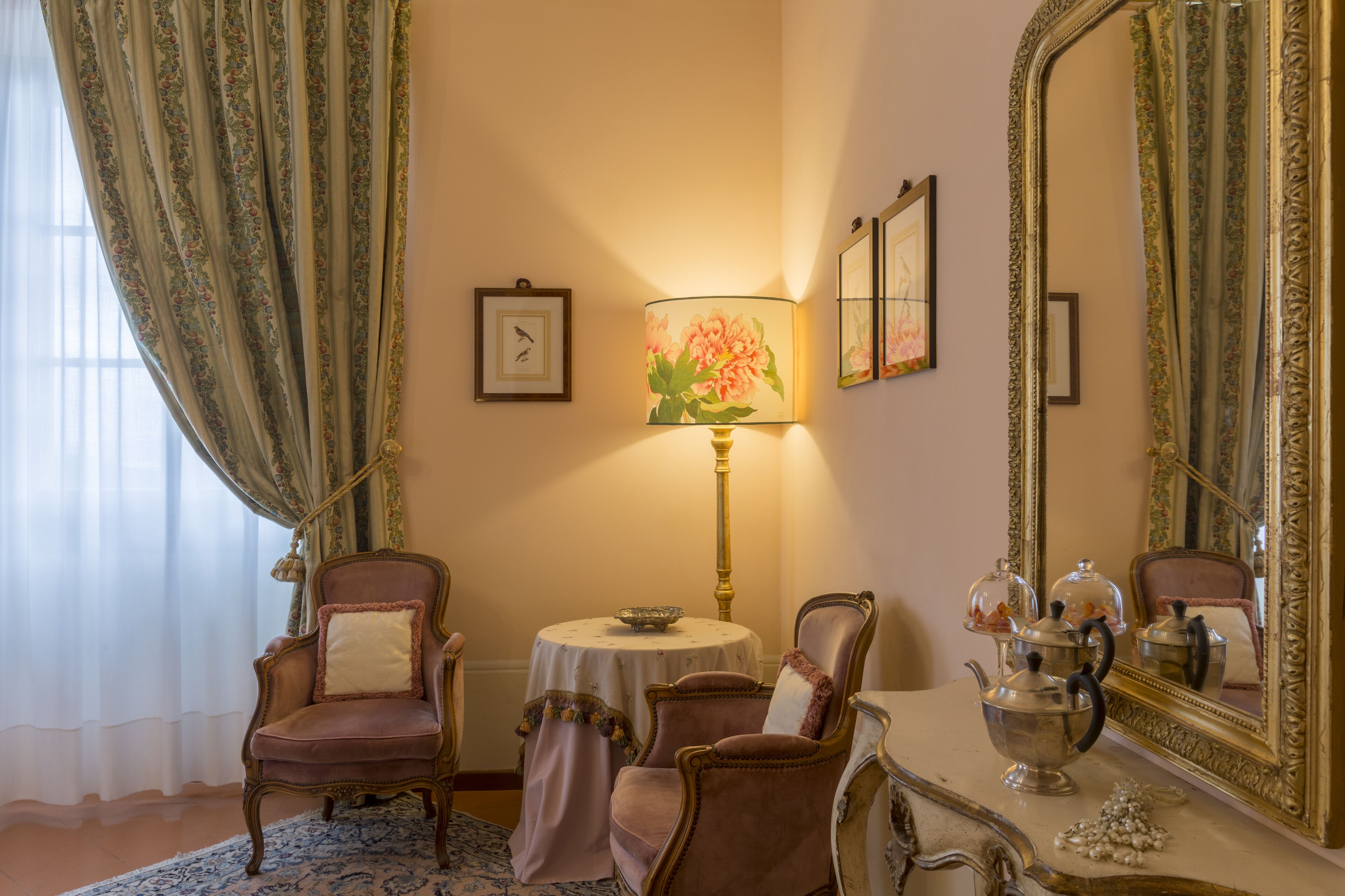 camera deluxe king | 1 bedroom, premium bedding, minibar, in-room safe