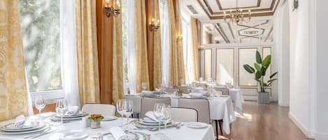Mediterranean cuisine, alfresco dining