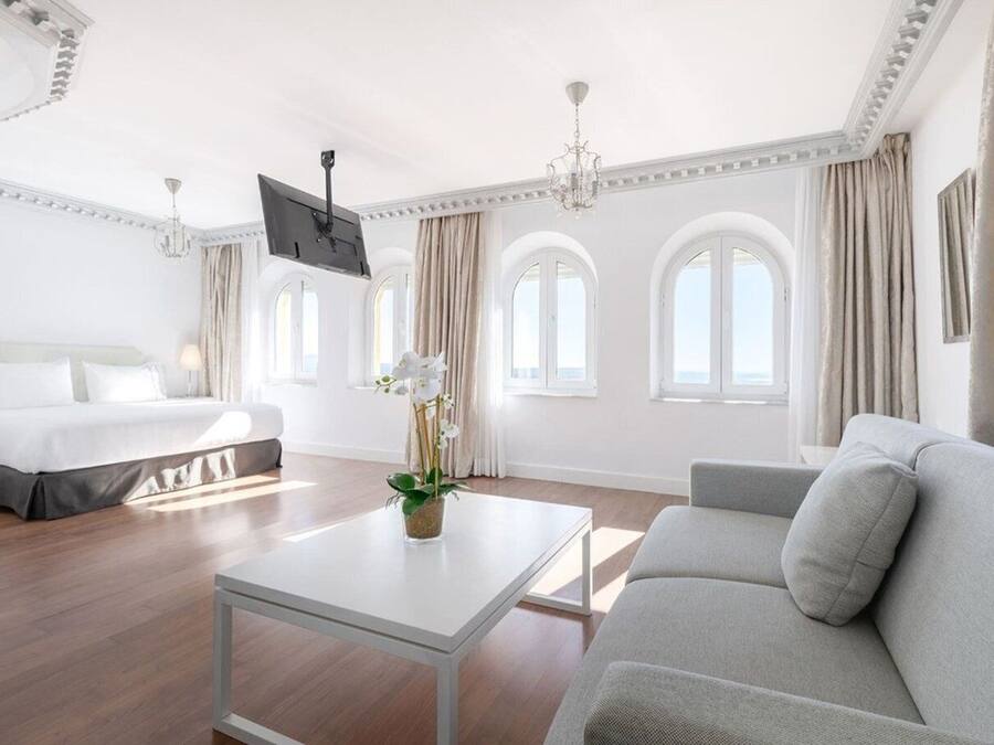 Down comforters, minibar, in-room safe, desk