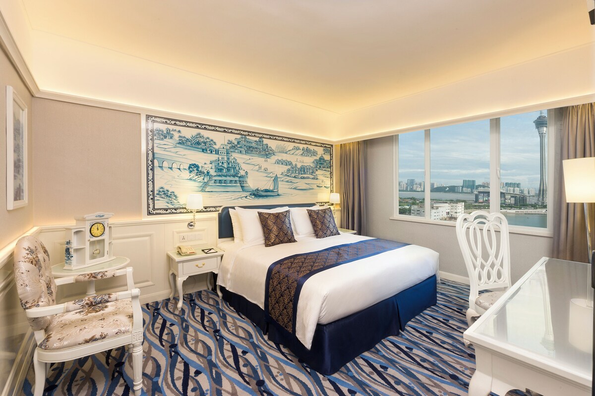 Room, Sea View | Minibar, in-room safe, free cots/infant beds, free WiFi