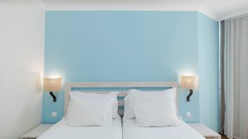 1 chambre, minibar, coffres-forts dans les chambres, bureau