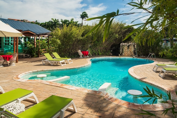 2 outdoor pools, sun loungers