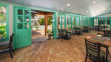 Breakfast, lunch and dinner served
