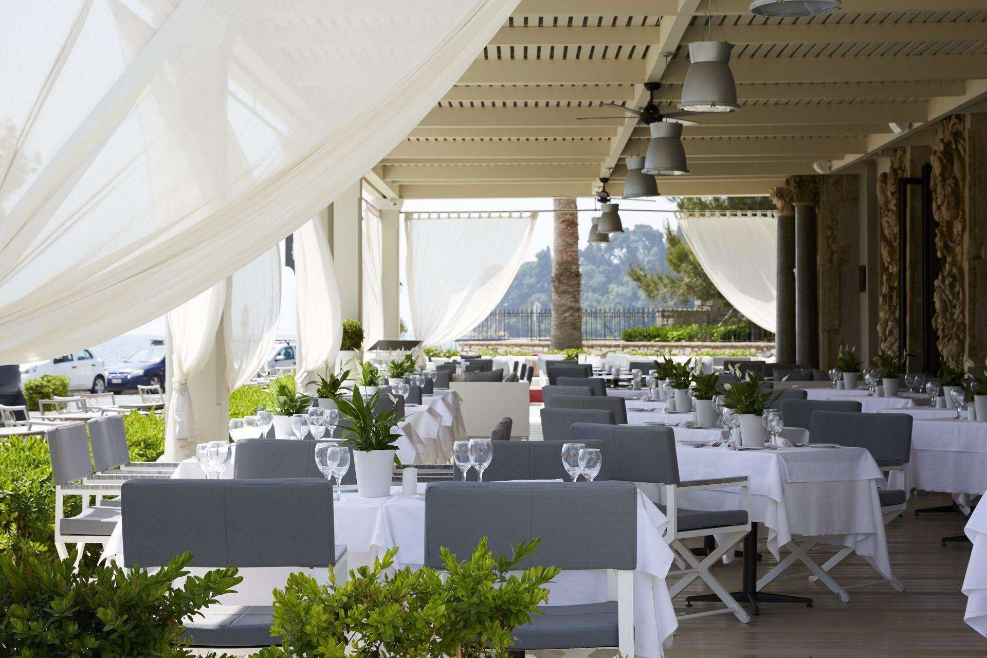 breakfast, lunch, dinner served; international cuisine