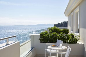 Executive Art Suite with Balcony & Sea View | 房內夾萬、免費 Wi-Fi、床單