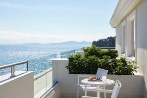 Executive Art Suite with Balcony & Sea View | Vue de la chambre
